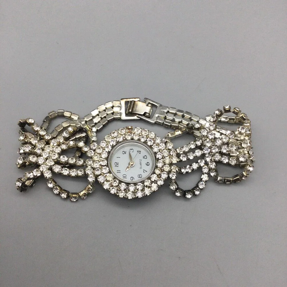 Rhinestone Cocktail Womens Watch 28mm White Dial Silver Tone New Battery 7.5